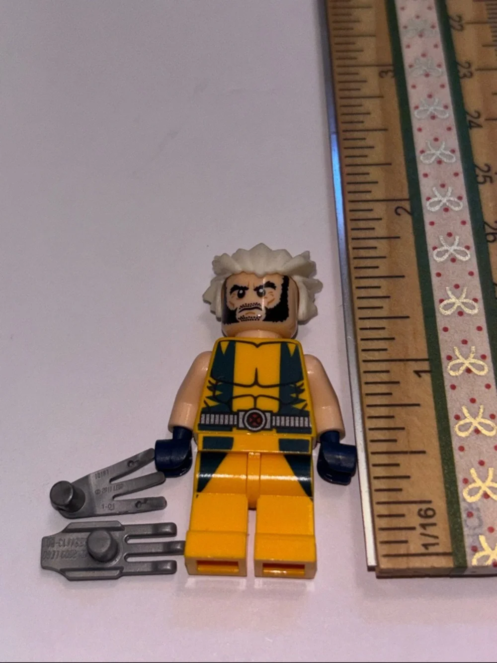 Lego Wolverine 6866 Super Heroes X-Men Minifigure